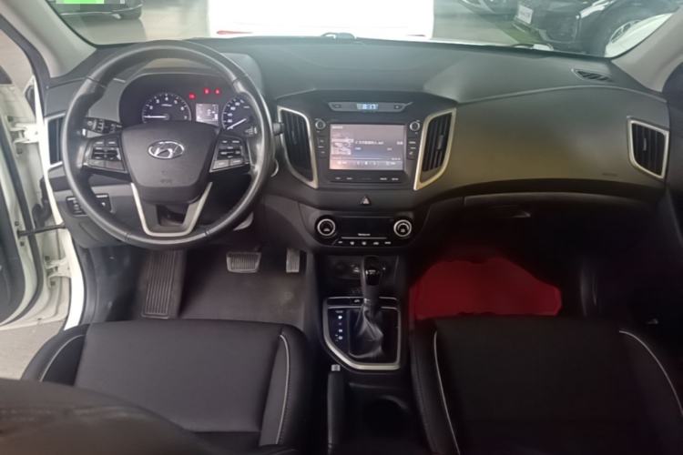 Used Hyundai ix25 2015 1.6L Automatic Two-Wheel-Drive Deluxe DLX Model Center Console