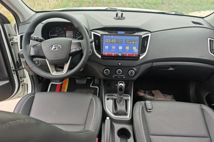 Used Hyundai ix25 2015 1.6L Automatic Two-Wheel Drive Smart GLS Trim Center Console