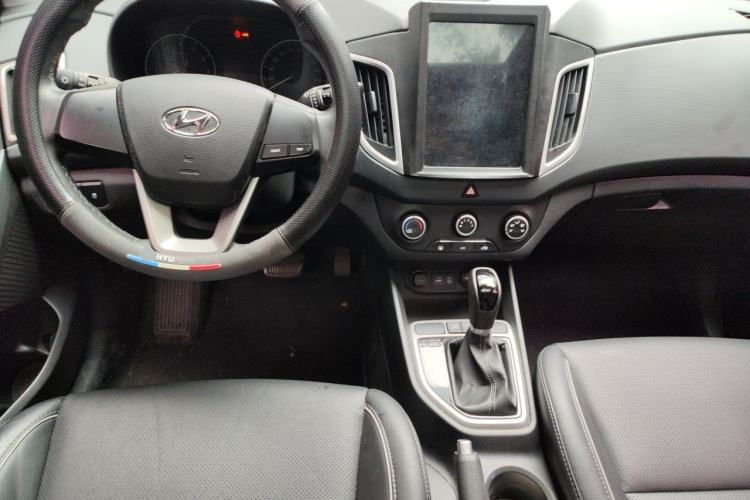 Used Hyundai ix25 2015 1.6L Automatic Two-Wheel Drive Smart GLS Trim Center Console