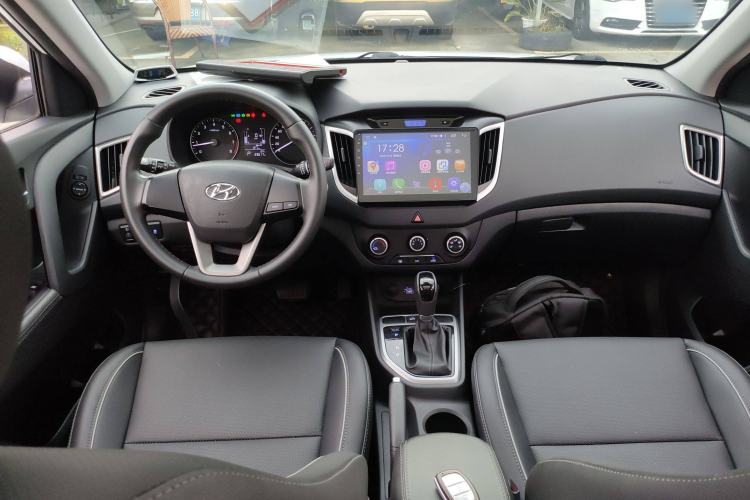 Used Hyundai ix25 2015 1.6L Automatic Two-Wheel Drive Smart GLS Trim Center Console