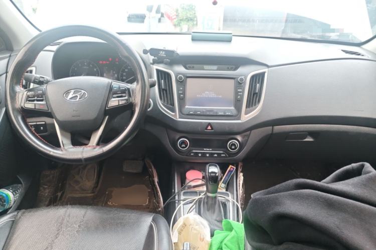 Used Hyundai ix25 2015 2.0L Automatic Two-Wheel Drive Intelligent GLS Center Console