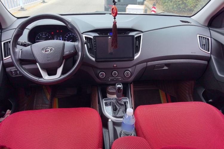 Used Hyundai ix25 2015 1.6L Automatic Two-Wheel Drive Smart GLS Trim Center Console