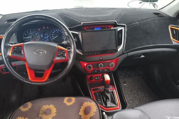 Used Hyundai ix25 2015 1.6L Automatic Two-Wheel Drive Smart GLS Trim Center Console