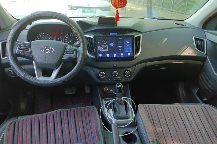 Used Hyundai ix25 2015 1.6L Automatic Two-Wheel Drive Smart GLS Trim Center Console