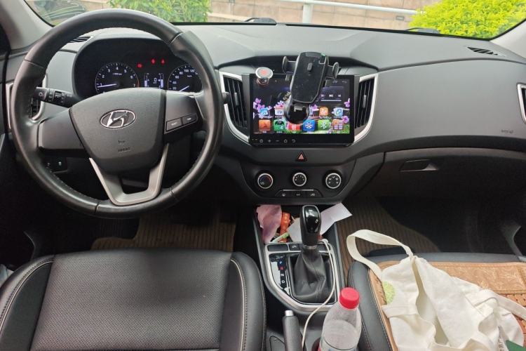 Used Hyundai ix25 2015 1.6L Automatic Two-Wheel Drive Smart GLS Trim Center Console