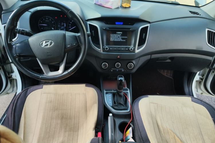 Used Hyundai ix25 2015 1.6L Automatic Two-Wheel Drive Smart GLS Trim Center Console