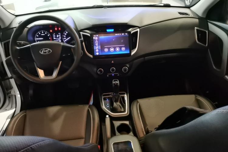 Used Hyundai ix25 2015 1.6L Automatic Two-Wheel Drive Smart GLS Trim Center Console