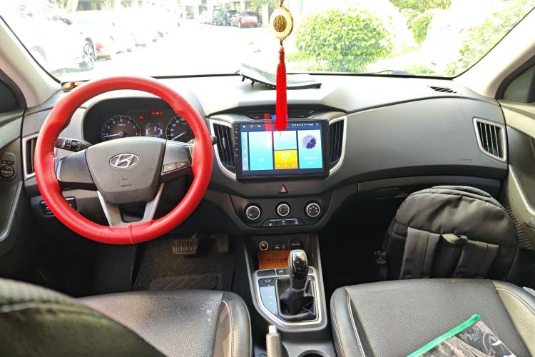 Used Hyundai ix25 2015 1.6L Automatic Two-Wheel Drive Smart GLS Trim Center Console
