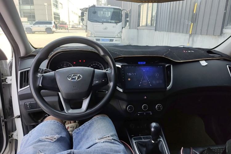 Used Hyundai ix25 2015 1.6L Manual Two-Wheel Drive Fashionable GS Model Center Console