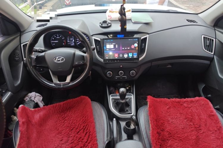 Used Hyundai ix25 2015 1.6L Manual Two-Wheel Drive Fashionable GS Model Center Console