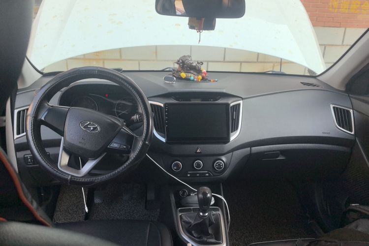 Used Hyundai ix25 2015 1.6L Manual Two-Wheel Drive Fashionable GS Model Center Console
