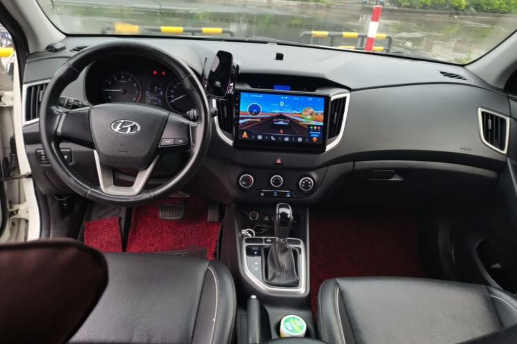 Used Hyundai ix25 2015 1.6L Automatic Two-Wheel Drive Smart GLS Trim Center Console