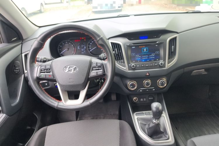 Used Hyundai ix25 2015 1.6L Manual Two-Wheel Drive Fashionable GS Model Center Console