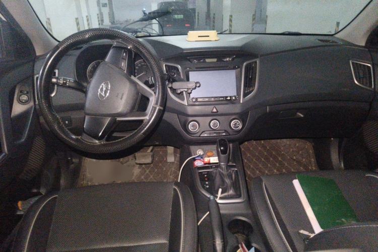 Used Hyundai ix25 2015 1.6L Automatic Two-Wheel Drive Smart GLS Trim Center Console