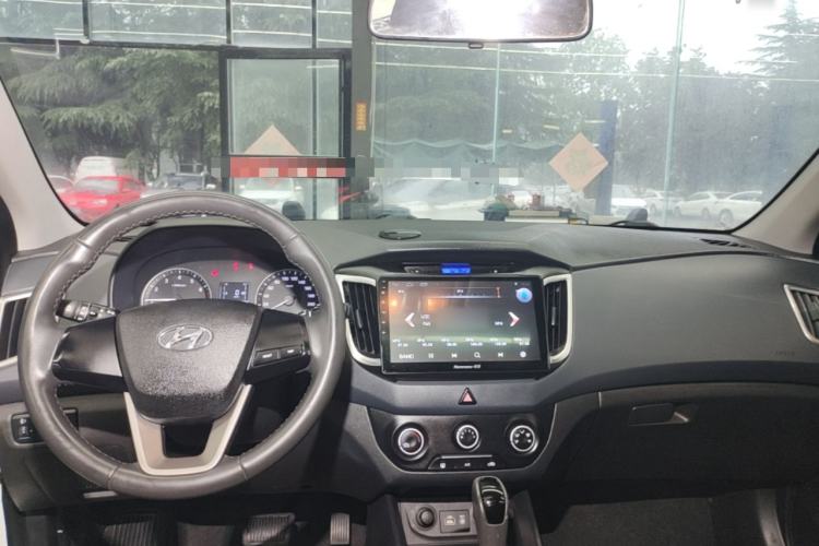 Used Hyundai ix25 2015 1.6L Automatic Two-Wheel Drive Smart GLS Trim Center Console