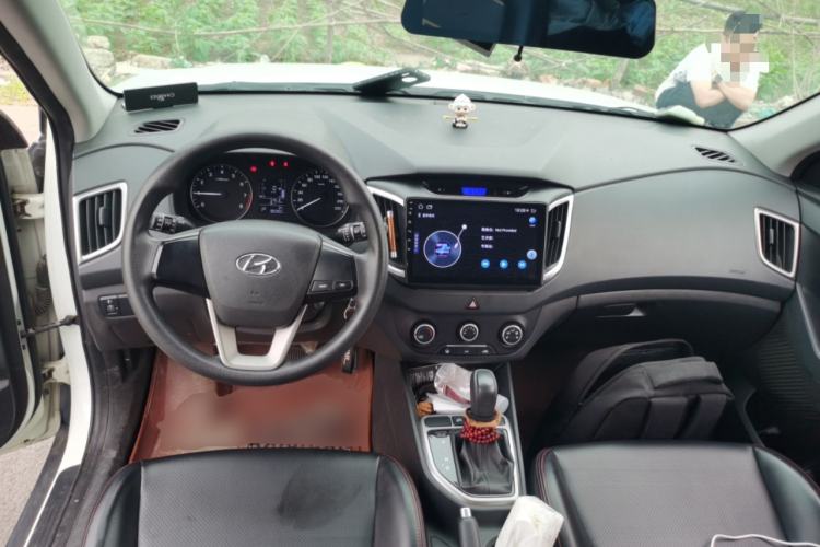 Used Hyundai ix25 2015 1.6L Automatic Two-Wheel Drive Fashionable GS Model Center Console