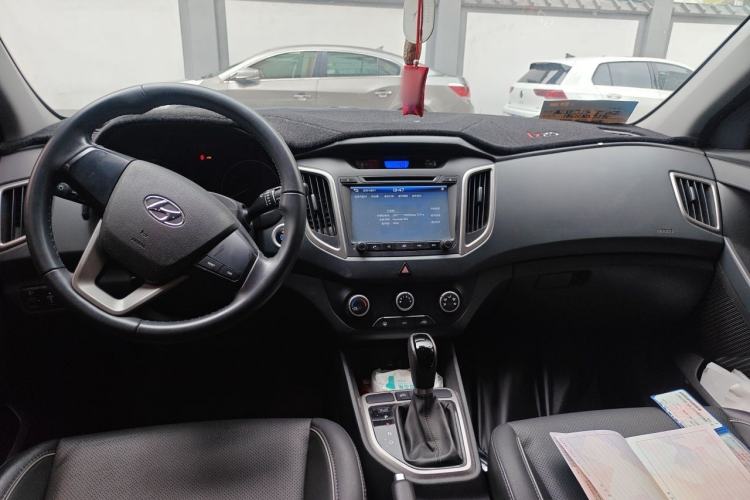 Used Hyundai ix25 2015 1.6L Automatic Two-Wheel Drive Smart GLS Trim Center Console