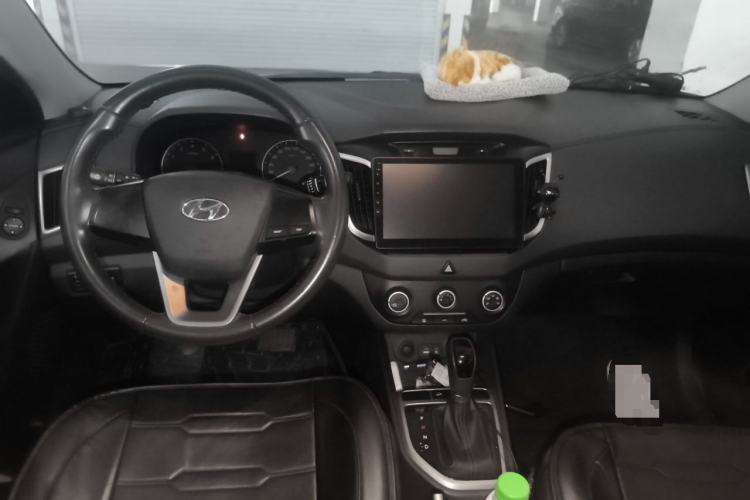 Used Hyundai ix25 2015 1.6L Automatic Two-Wheel Drive Smart GLS Trim Center Console