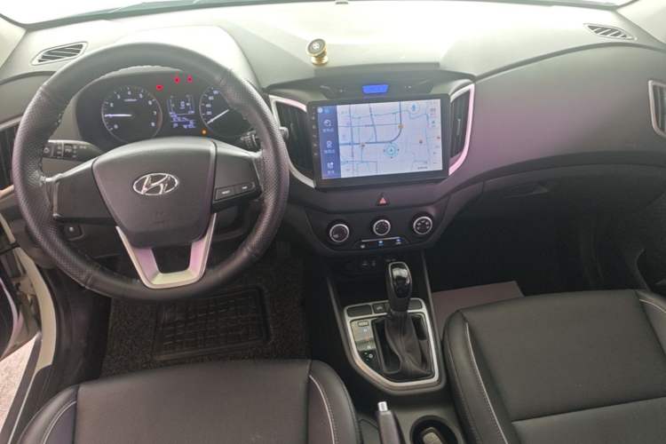 Used Hyundai ix25 2015 1.6L Automatic Two-Wheel Drive Smart GLS Trim Center Console