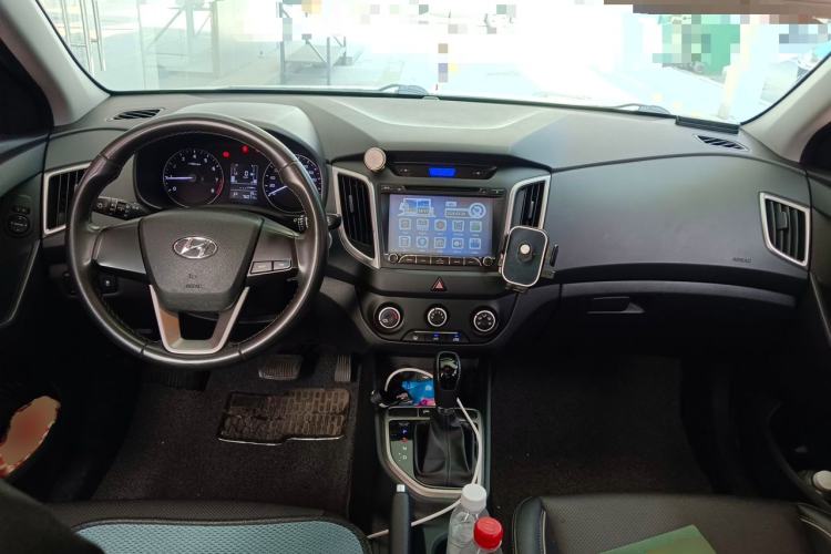Used Hyundai ix25 2015 1.6L Automatic Two-Wheel Drive Smart GLS Trim Center Console