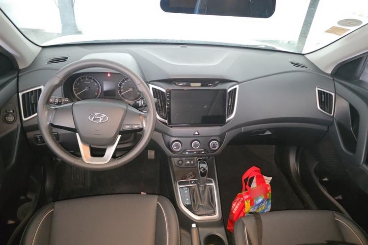 Used Hyundai ix25 2015 1.6L Automatic Two-Wheel Drive Smart GLS Trim Center Console