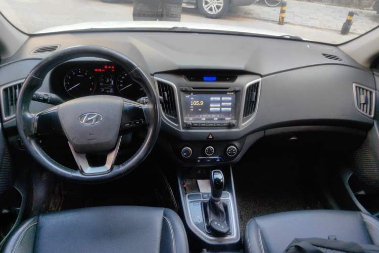 Used Hyundai ix25 2015 1.6L Automatic Two-Wheel Drive Smart GLS Trim Center Console