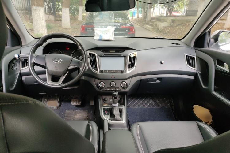 Used Hyundai ix25 2015 1.6L Automatic Two-Wheel Drive Smart GLS Trim Center Console