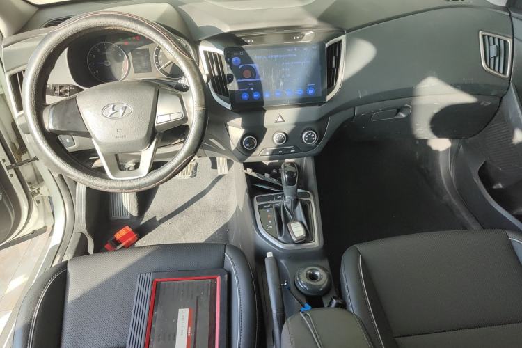 Used Hyundai ix25 2015 1.6L Automatic Two-Wheel Drive Smart GLS Trim Center Console