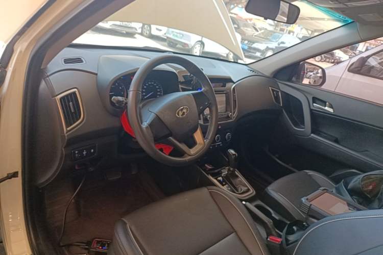 Used Hyundai ix25 2015 1.6L Automatic Two-Wheel Drive Smart GLS Trim Center Console