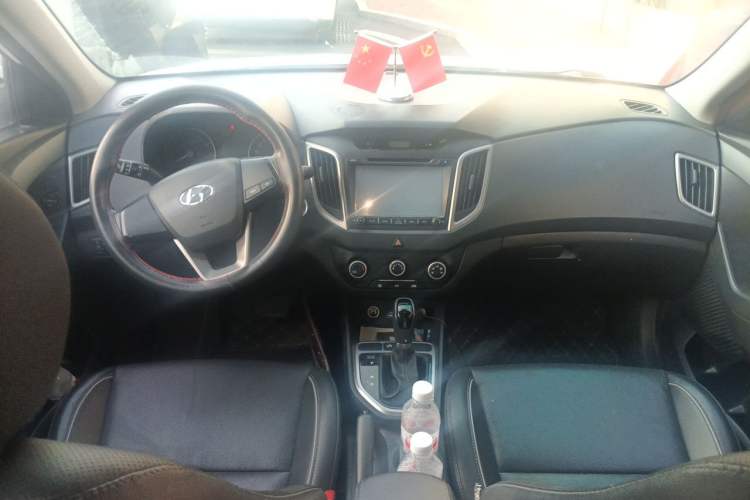 Used Hyundai ix25 2015 1.6L Automatic Two-Wheel Drive Smart GLS Trim Center Console
