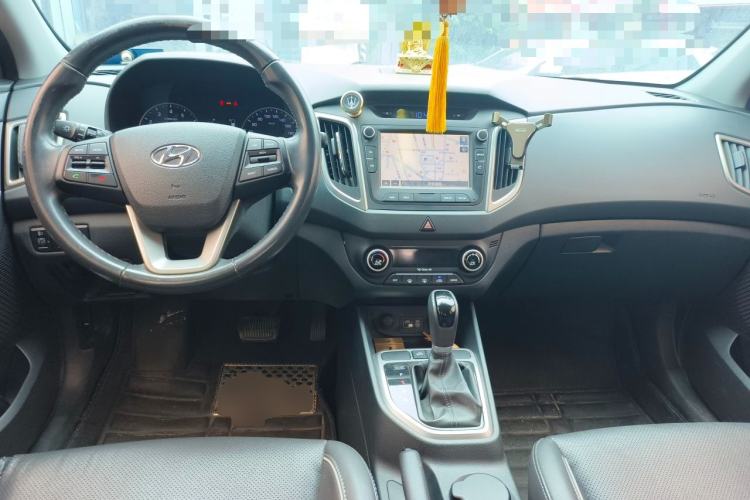 Used Hyundai ix25 2015 1.6L Automatic Two-Wheel-Drive Deluxe DLX Model Center Console