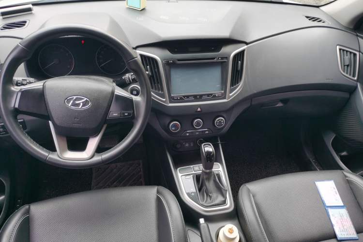 Used Hyundai ix25 2015 1.6L Automatic Two-Wheel Drive Smart GLS Trim Center Console