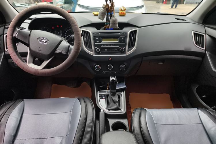 Used Hyundai ix25 2015 1.6L Automatic Two-Wheel Drive Smart GLS Trim Center Console