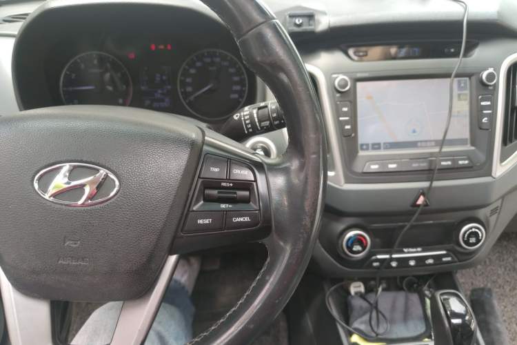 Used Hyundai ix25 2015 1.6L Automatic Two-Wheel Drive Smart GLS Trim Center Console