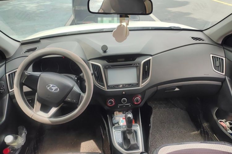 Used Hyundai ix25 2015 1.6L Automatic Two-Wheel Drive Smart GLS Trim Center Console