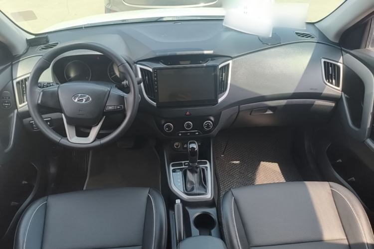 Used Hyundai ix25 2015 1.6L Automatic Two-Wheel Drive Smart GLS Trim Center Console