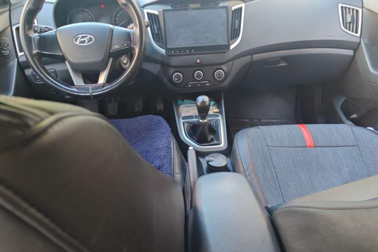 Used Hyundai ix25 2015 1.6L Manual Two-Wheel Drive Fashionable GS Model Center Console