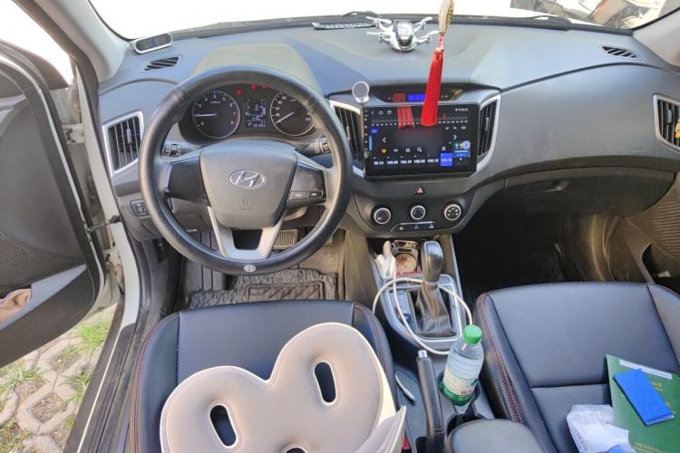 Used Hyundai ix25 2015 1.6L Automatic Two-Wheel Drive Fashionable GS Model Center Console