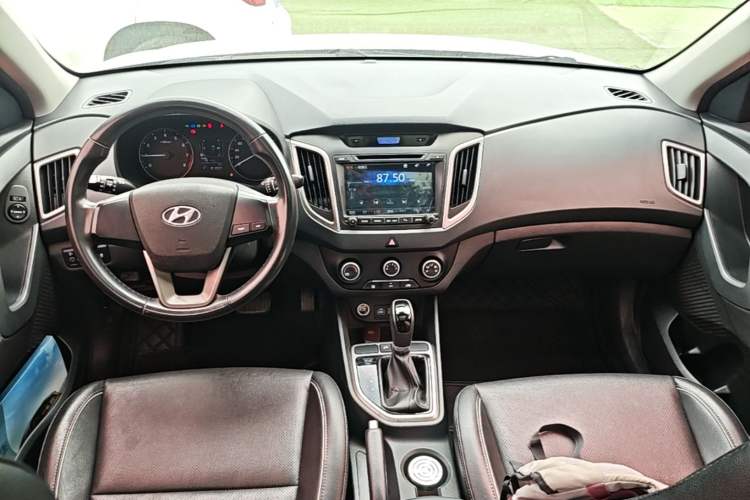 Used Hyundai ix25 2015 1.6L Automatic Two-Wheel Drive Smart GLS Trim Center Console