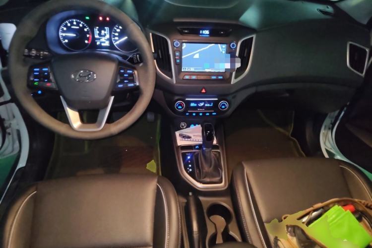 Used Hyundai ix25 2015 2.0L Automatic Two-Wheel Drive Intelligent GLS Center Console