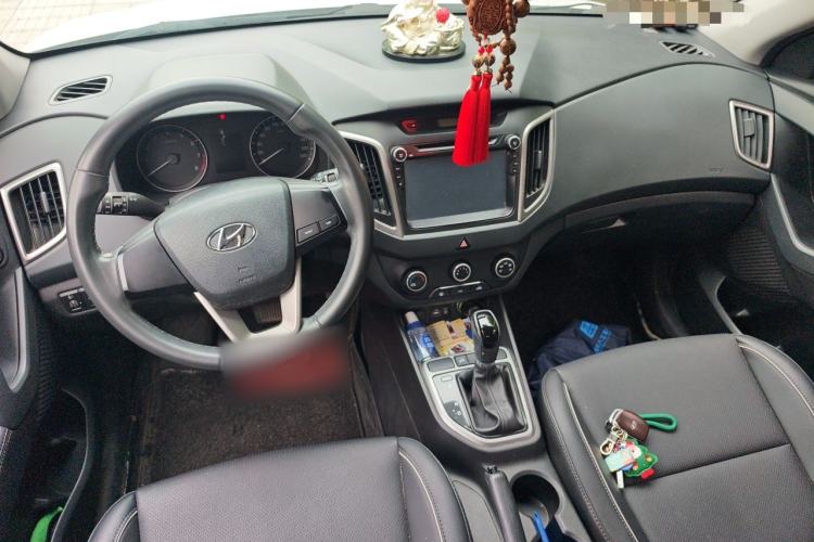 Used Hyundai ix25 2015 1.6L Automatic Two-Wheel Drive Smart GLS Trim Center Console