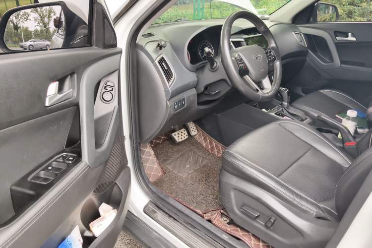 Used Hyundai ix25 2015 1.6L Automatic Two-Wheel-Drive Deluxe DLX Model Driver Seat