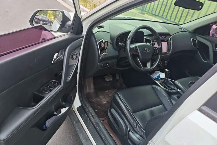 Used Hyundai ix25 2015 1.6L Automatic Two-Wheel Drive Smart GLS Trim Driver Seat