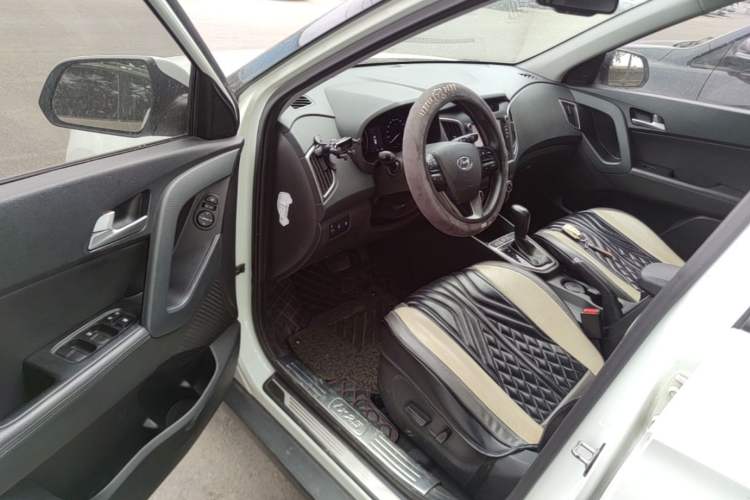 Used Hyundai ix25 2015 2.0L Automatic 4x4 Deluxe DLX Driver Seat