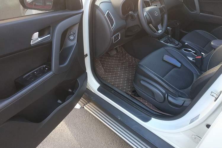 Used Hyundai ix25 2015 1.6L Automatic Two-Wheel Drive Smart GLS Trim Driver Seat