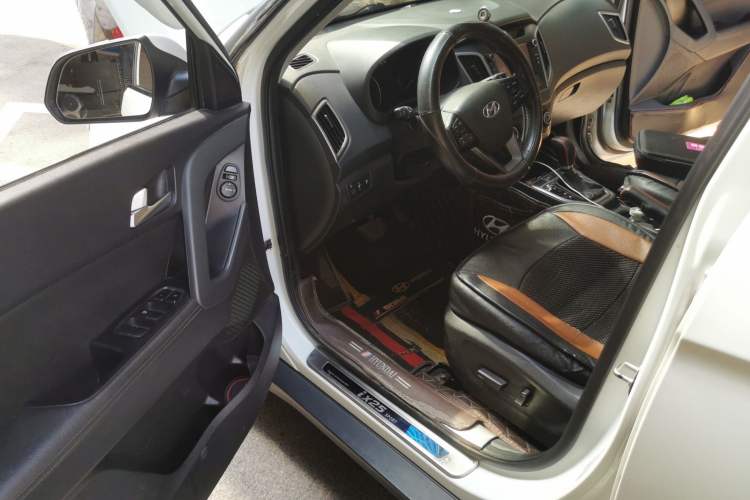 Used Hyundai ix25 2015 1.6L Automatic Two-Wheel-Drive Deluxe DLX Model Driver Seat