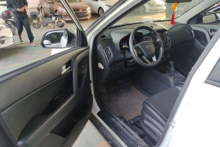Used Hyundai ix25 2015 1.6L Automatic Two-Wheel Drive Smart GLS Trim Driver Seat