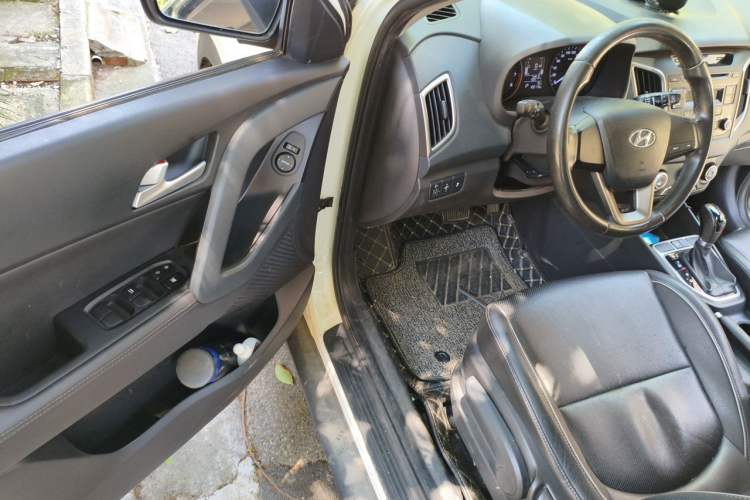 Used Hyundai ix25 2015 1.6L Automatic Two-Wheel Drive Smart GLS Trim Driver Seat
