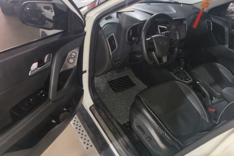 Used Hyundai ix25 2015 1.6L Automatic Two-Wheel-Drive Deluxe DLX Model Driver Seat