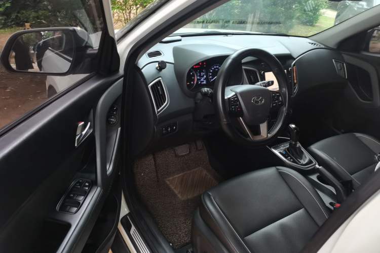 Used Hyundai ix25 2015 1.6L Automatic Two-Wheel-Drive Deluxe DLX Model Driver Seat